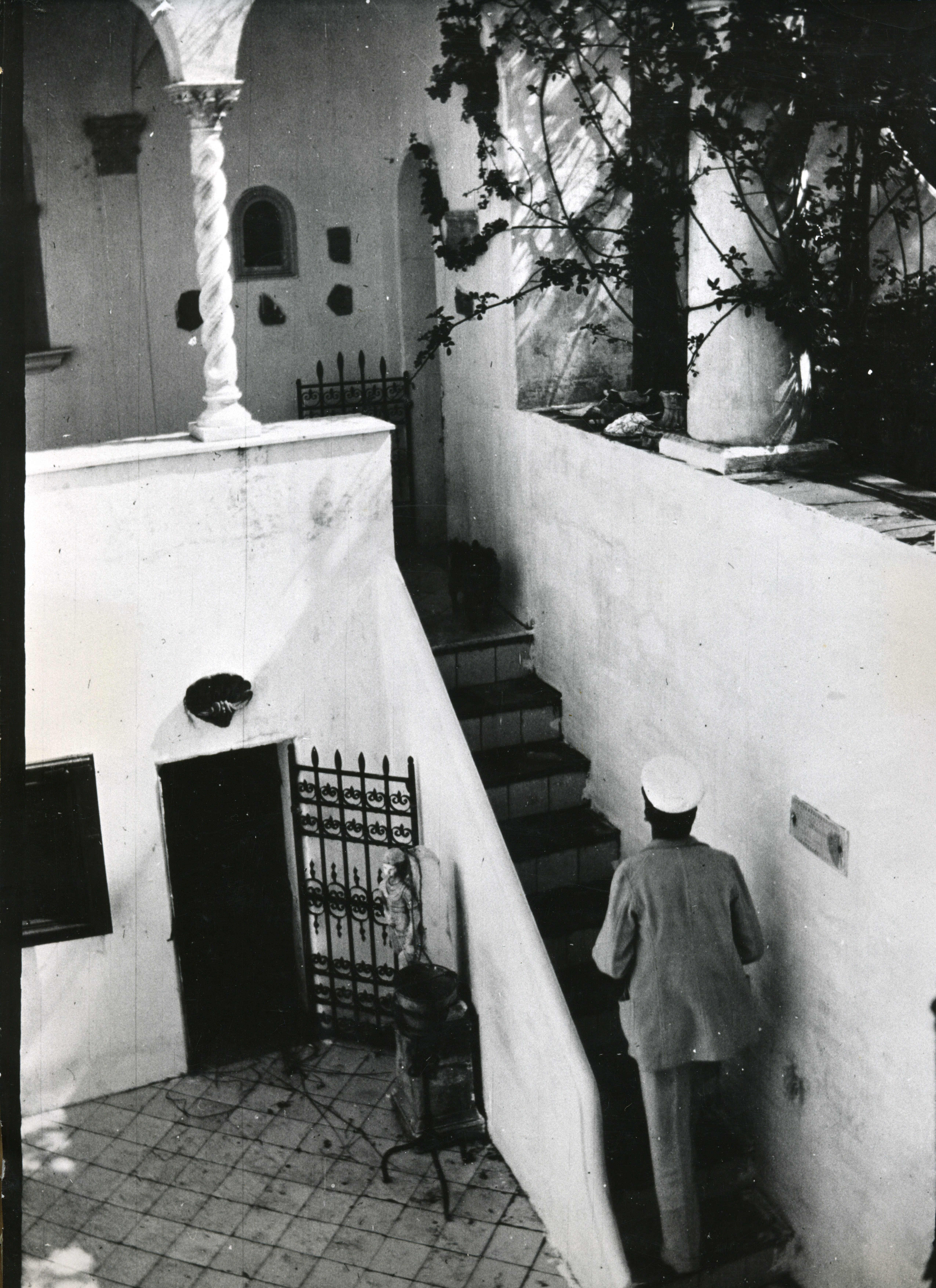 Axel Munthe in the atrium of Villa San Michele